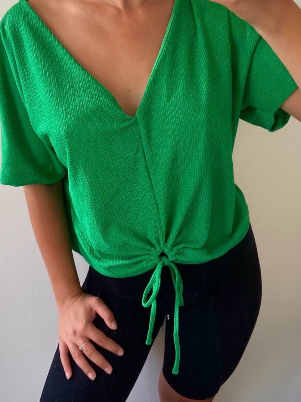 Women’s Zara Knot-Front V-Neck Short Sleeve Top in Kelly Green
